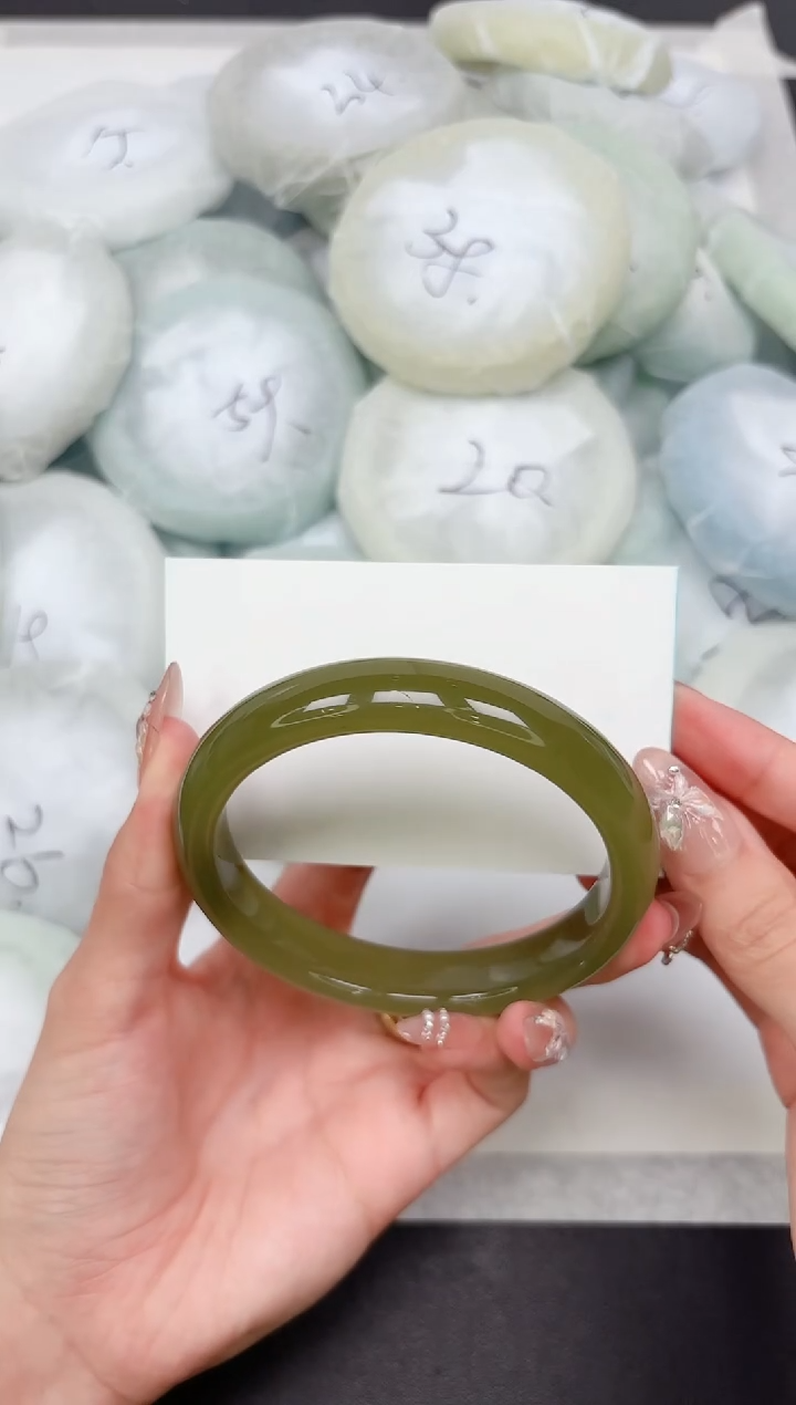 石英质玉手镯未镶嵌318-64.0