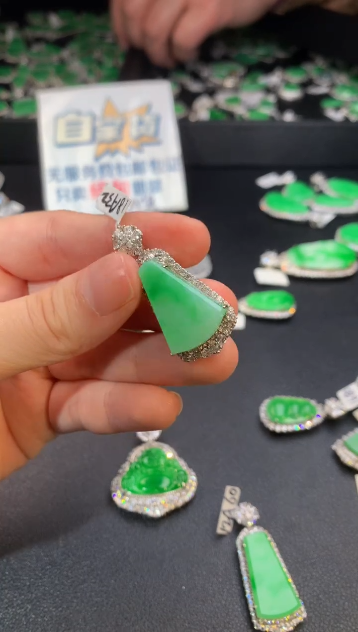 【闪购商品】翡翠颈饰银S925镶嵌翡翠