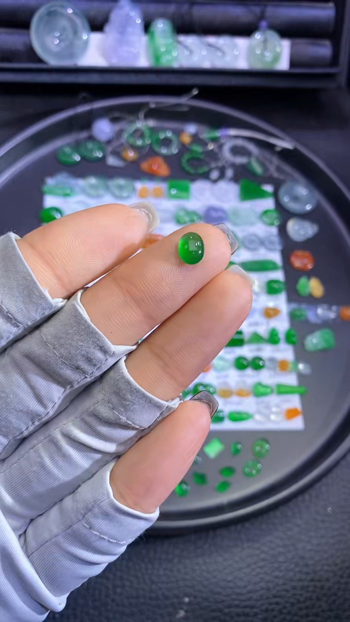 未镶嵌挂件翡翠蛋面