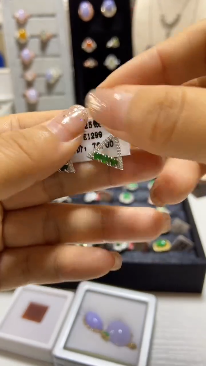 【闪购商品】翡翠颈饰银S925镶嵌天然缅甸a货翡翠耳钉