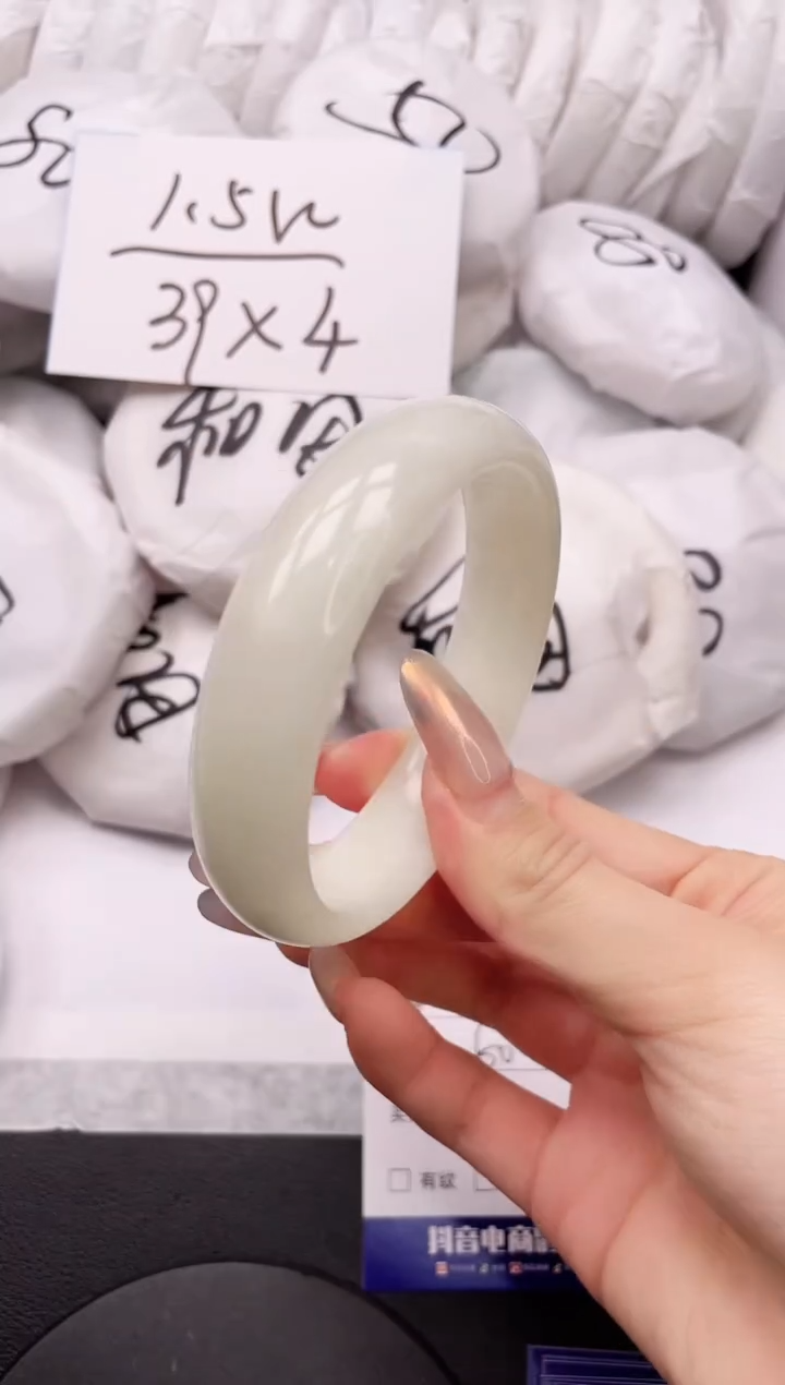 【闪购商品】和田玉手镯未镶嵌5K65-60