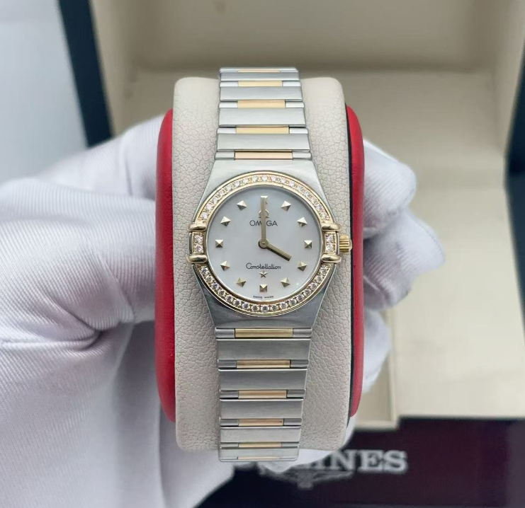 95新 Omega/欧米茄 25mm 星座 贝母盘 后镶钻18K间金石英女士名表