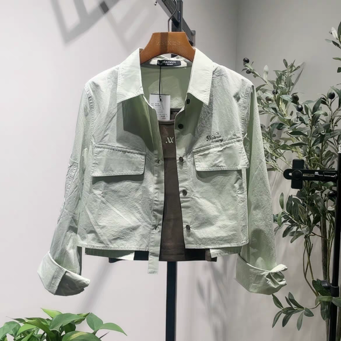 麦寻秋新款LJEGS13B螺旋藻绿色短外搭背心两件套休闲简约长49左右