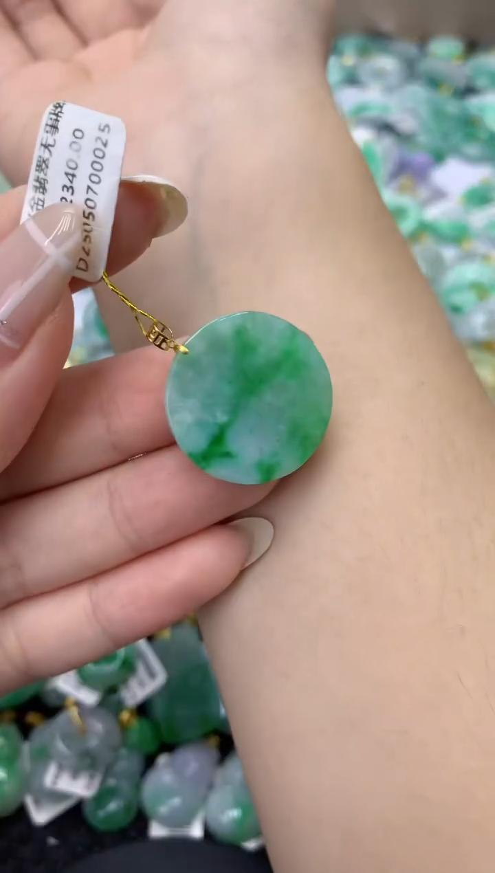 翡翠18K金镶嵌颈饰天然缅甸翡翠A货