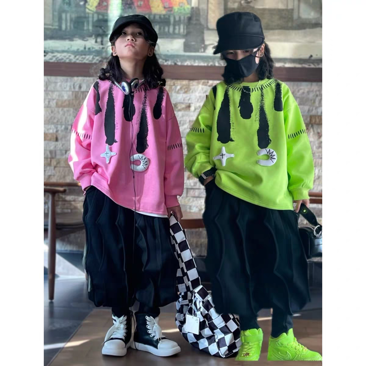 1235    男童帅气设计版卫裤