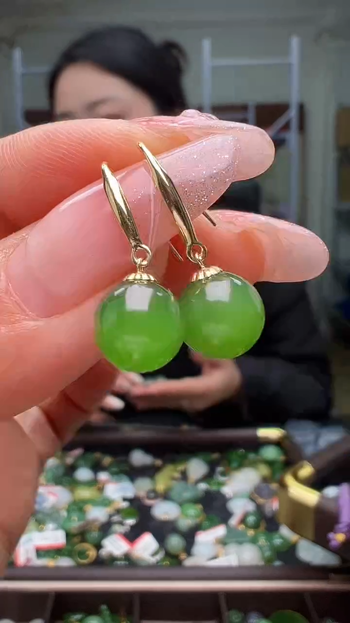 颈饰18K金镶嵌和田玉（多样性发货.发其一)12.30.90