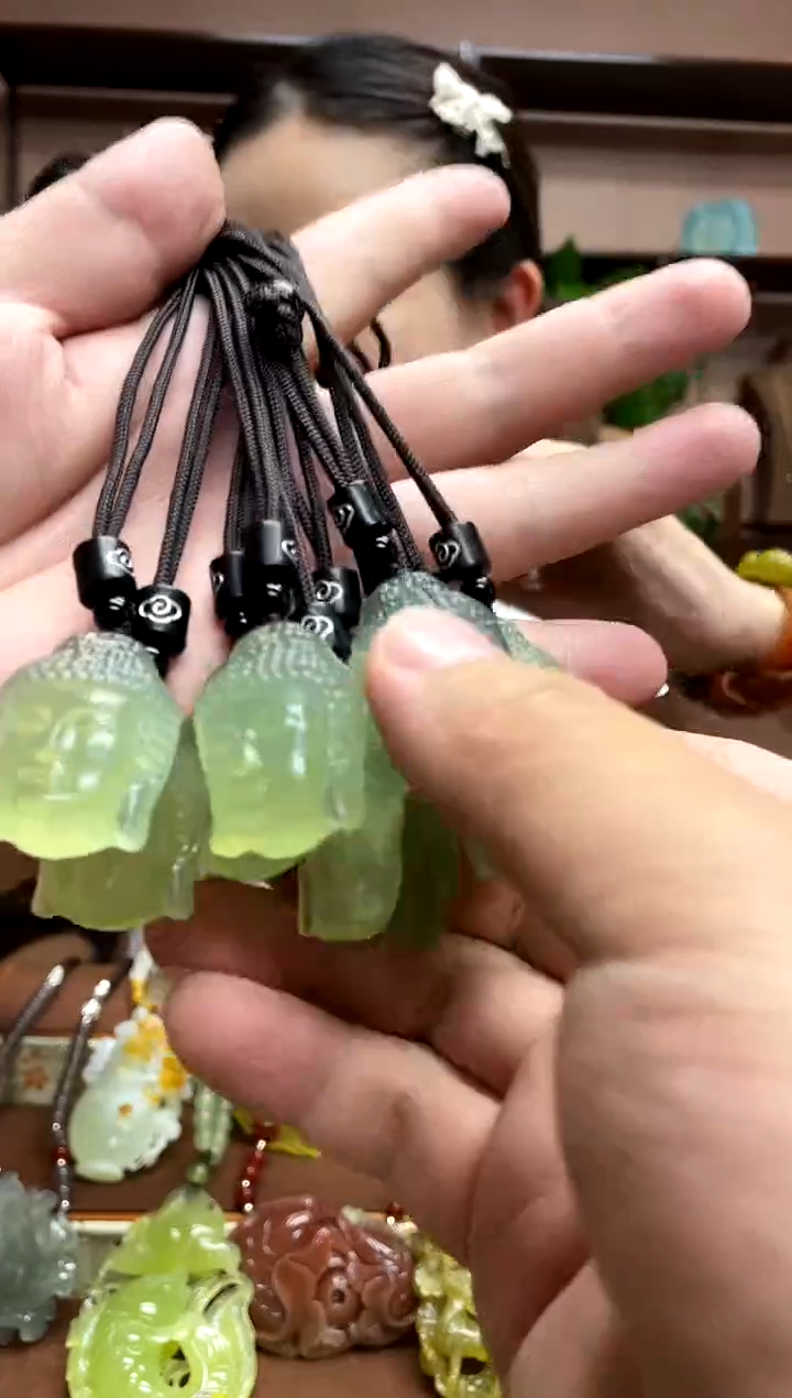未镶嵌岫玉吊坠多样性发货发其中之一