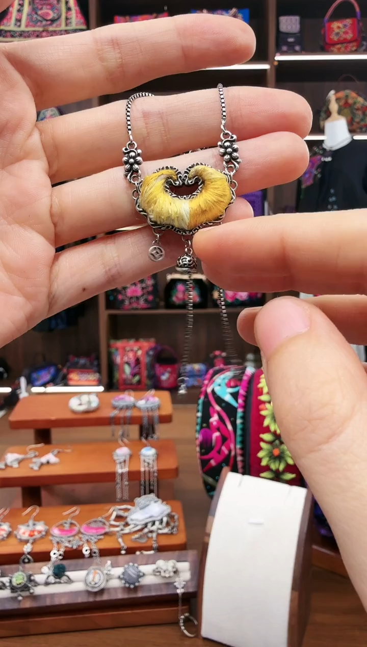 织绣146蚩梦苗族古绣