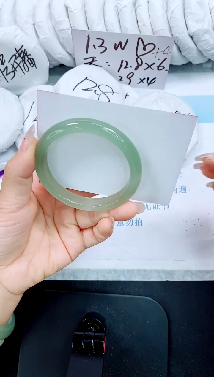 石英质玉手镯未镶嵌179-56