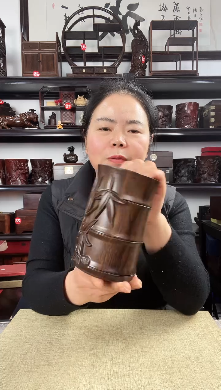 木知了笔筒老李红木工艺品