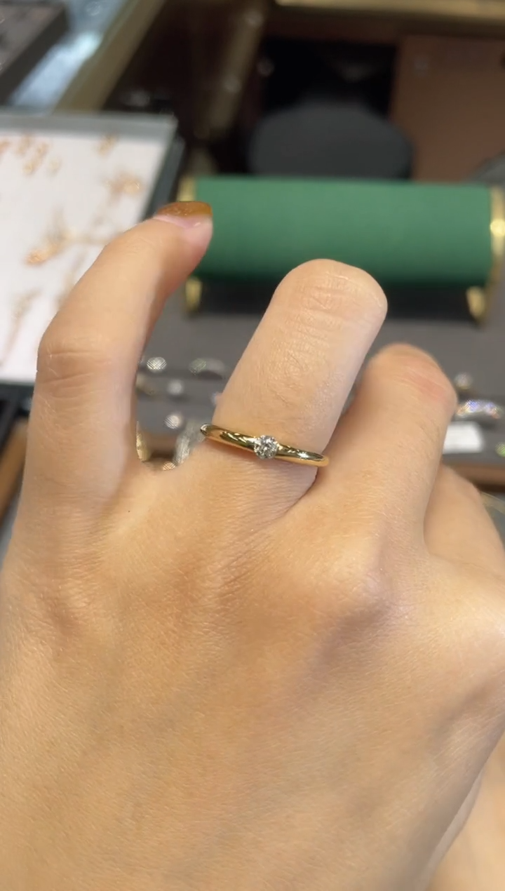 【闪购商品】钻石戒指18K金镶嵌X素圈戒指