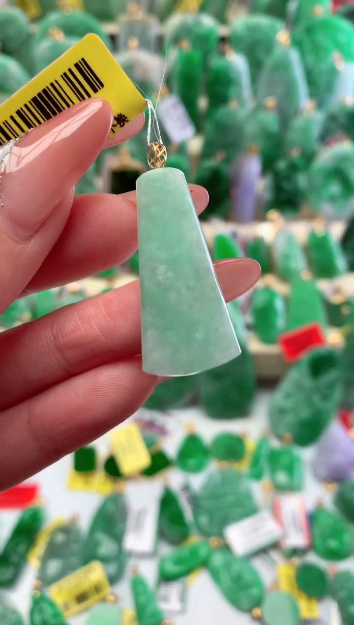 【闪购商品】翡翠吊坠(不含链)18K金镶嵌挂件