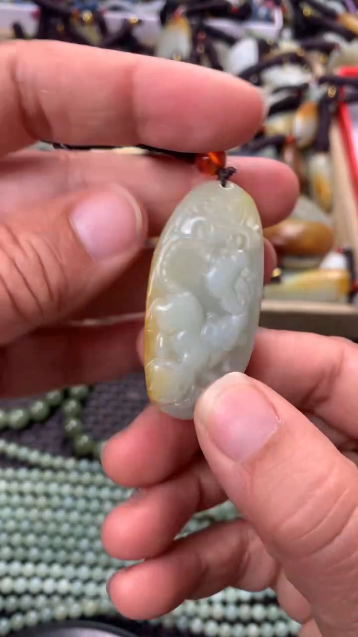 【闪购商品】和田玉颈饰未镶嵌多样性发货没有证书拍一发一有瑕