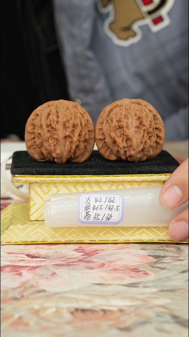 【闪购商品】文玩核桃把件一代楼