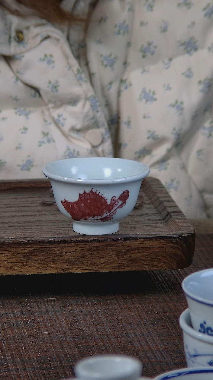 【闪购商品】折葵非器手工手绘釉里红鱼小压手杯