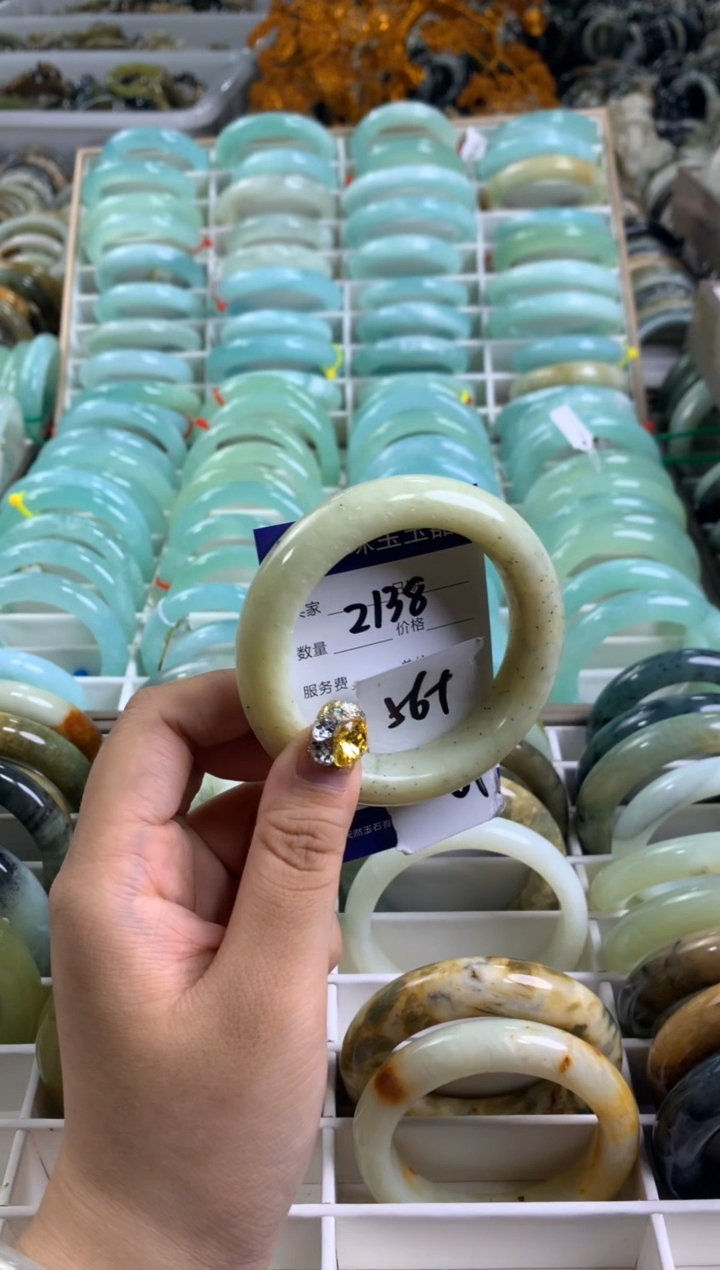 【闪购商品】蛇纹石玉手镯未镶嵌2138