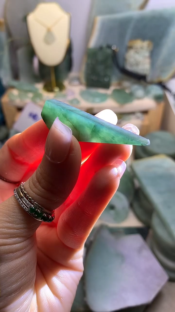 【闪购商品】翡翠挂件未镶嵌缅甸A货翡翠，没有运费险