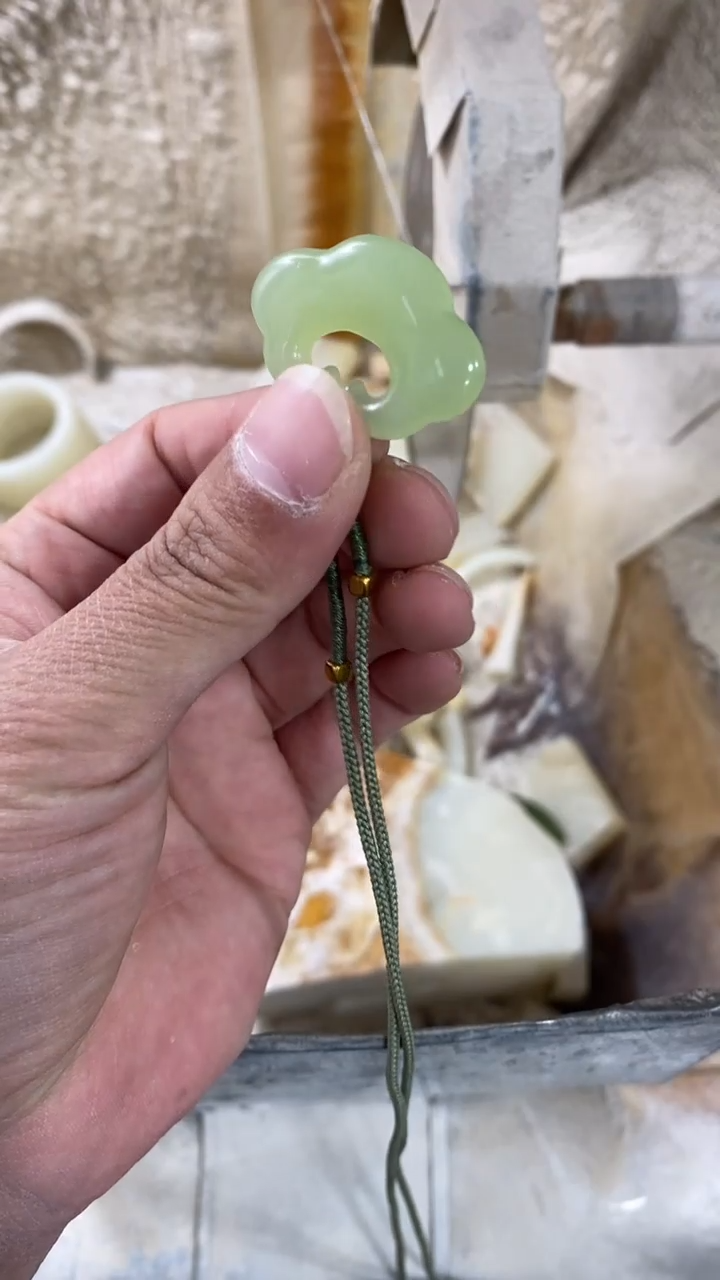 如意锁挂件女士佩戴