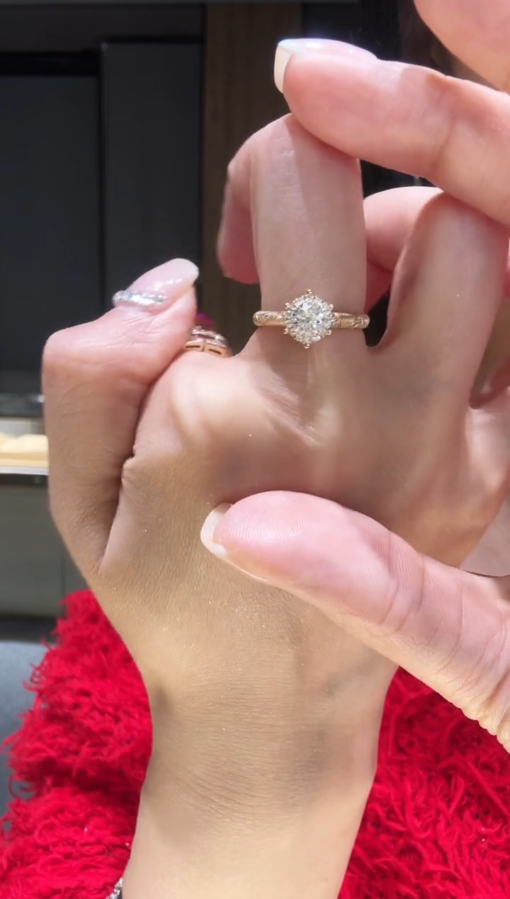 【闪购商品】钻石戒指18K金镶嵌50分主钻【布布拉丝】