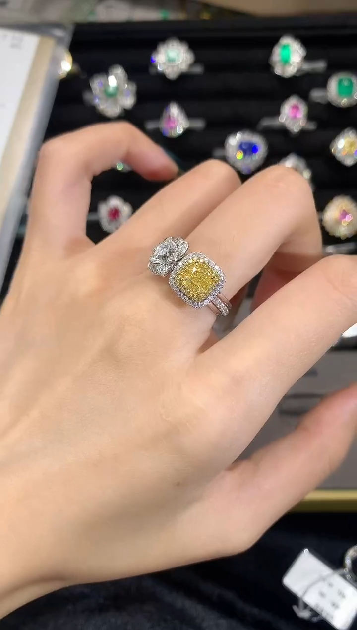 戒指18K金镶嵌钻石黄钻戒指