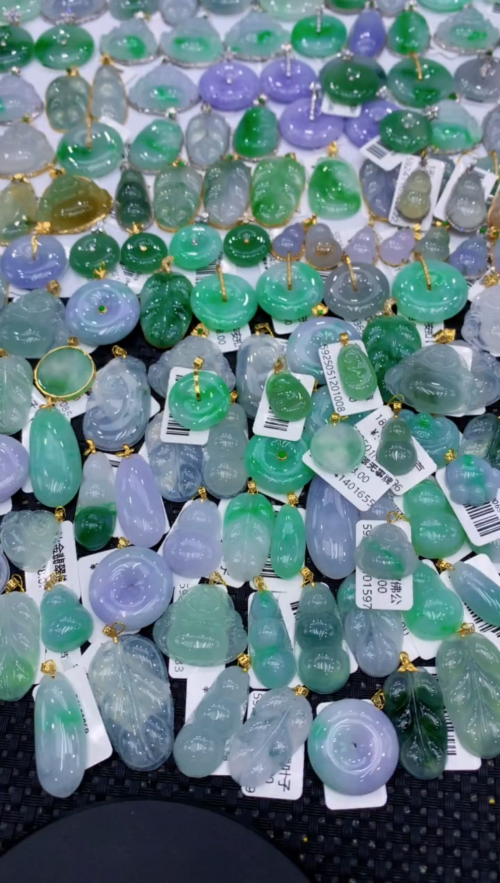 翡翠18K金镶嵌颈饰 一物一证，9元证书费 