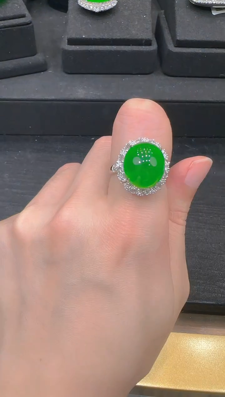 【闪购商品】翡翠戒指18K金镶嵌天然翡翠A货