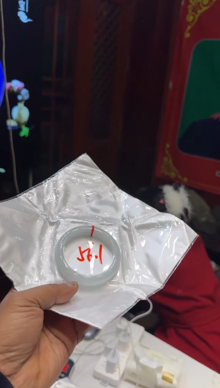 未镶嵌手镯翡翠手镯