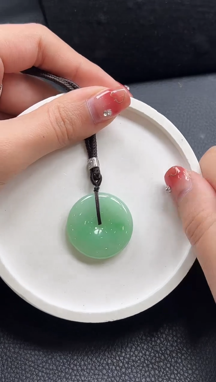 【闪购商品】翡翠颈饰未镶嵌平安扣