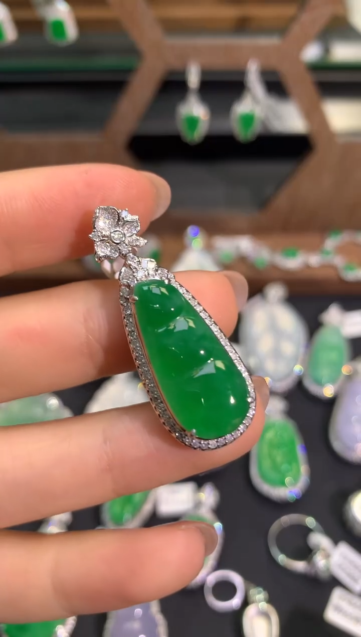 【闪购商品】翡翠吊坠(不含链)18K金镶嵌吊坠