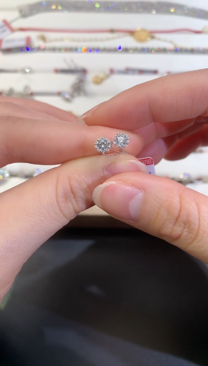 【闪购商品】钻石耳饰18K金镶嵌Z198|2980