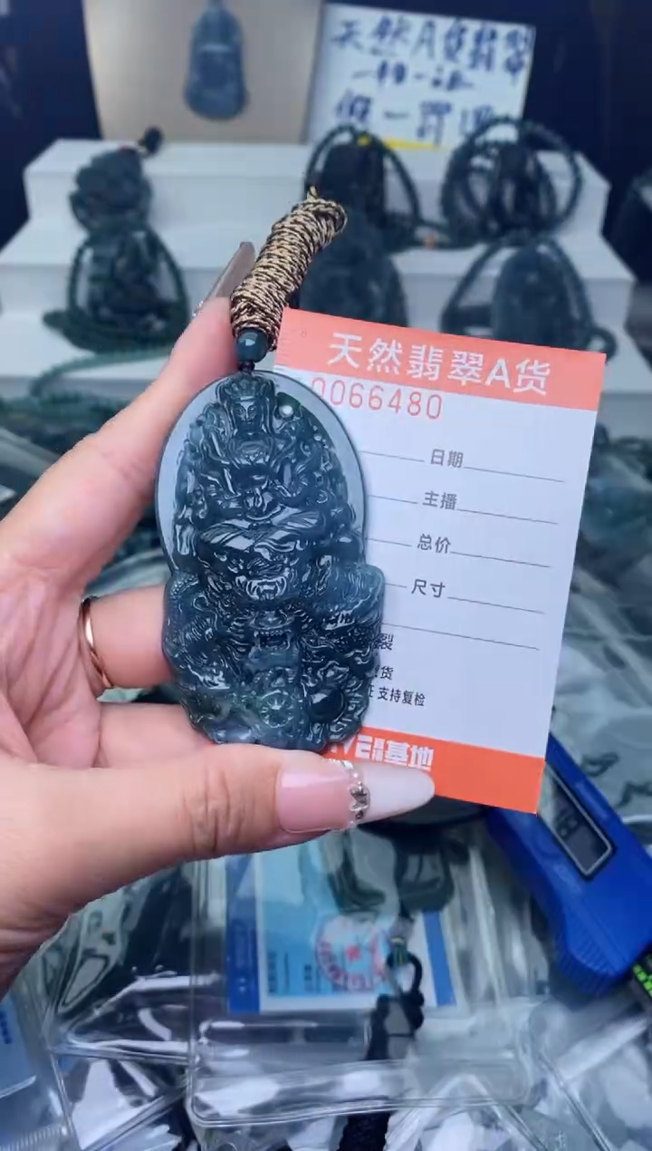 【闪购商品】翡翠颈饰未镶嵌··········