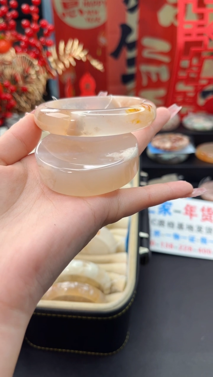 【闪购商品】石英质玉手镯未镶嵌赠送镯心（56圈口）