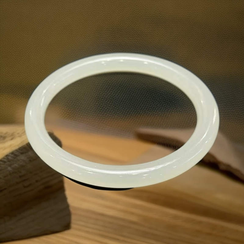 天然和田玉 精美时尚显气质手镯A0115