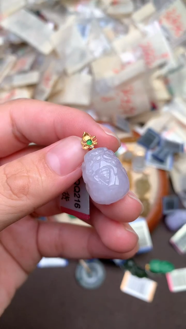 18K金镶嵌挂件翡翠— 