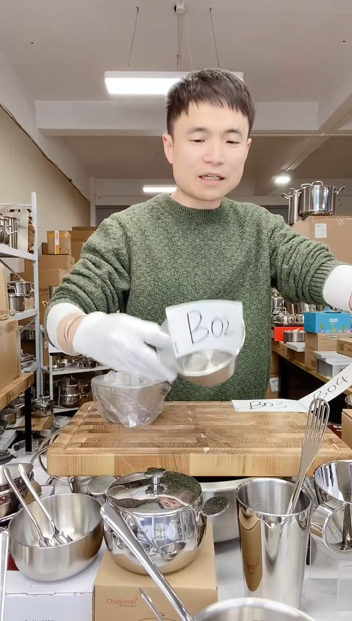 【闪购商品】B02 微瑕小怪兽锥形碗