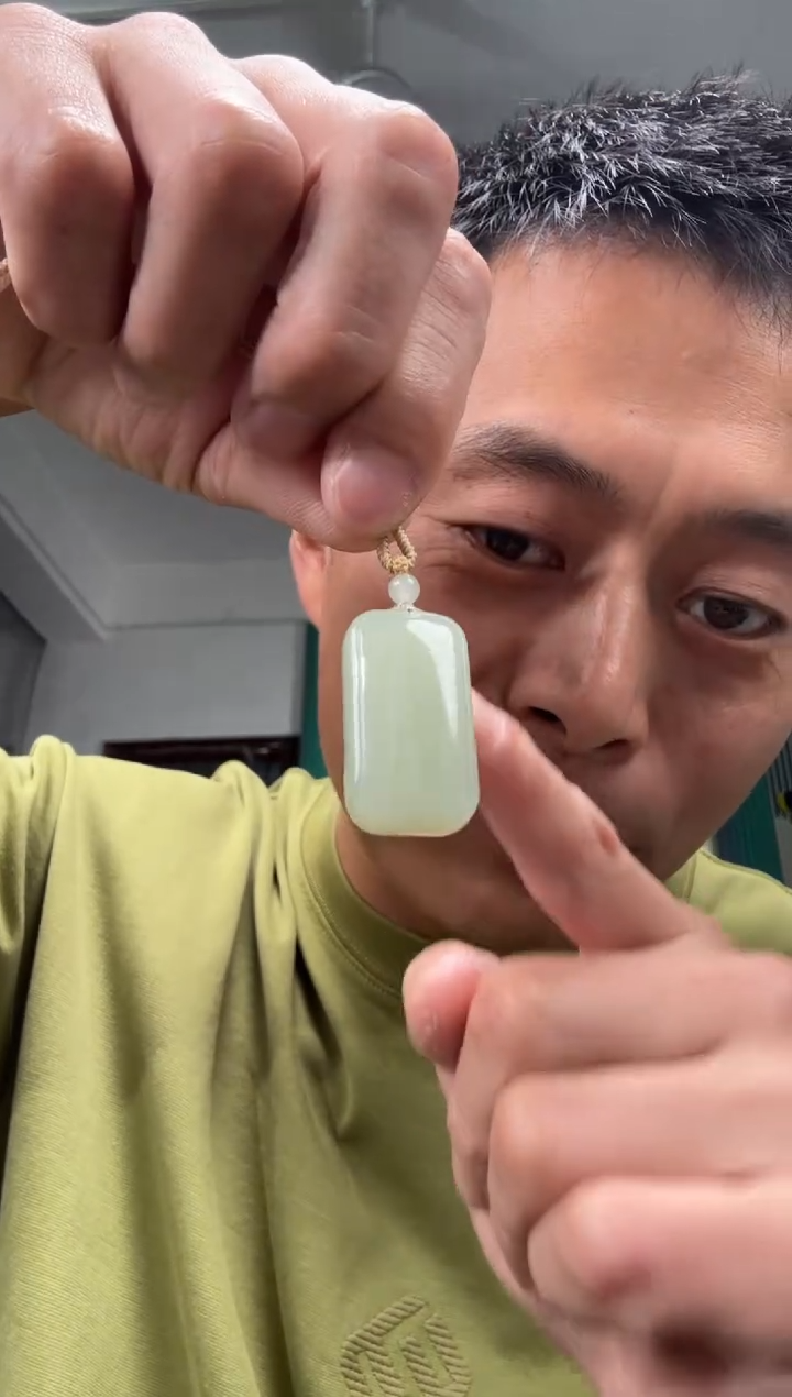 颈饰未镶嵌和田玉吊坠