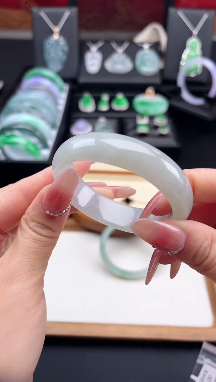 【闪购商品】翡翠手镯未镶嵌手镯