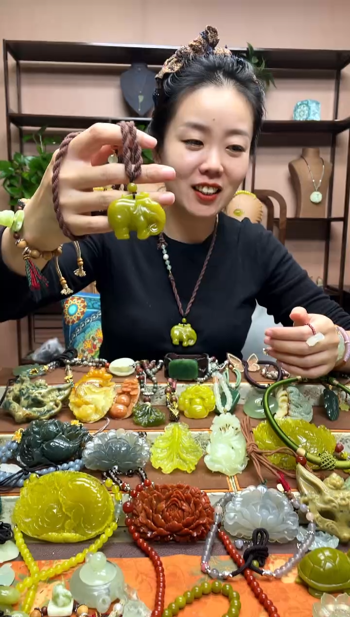 未镶嵌岫玉吊坠多样性发货发其中之一