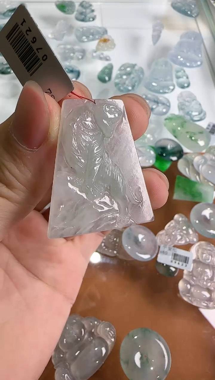 【闪购商品】翡翠吊坠(不含链)未镶嵌··