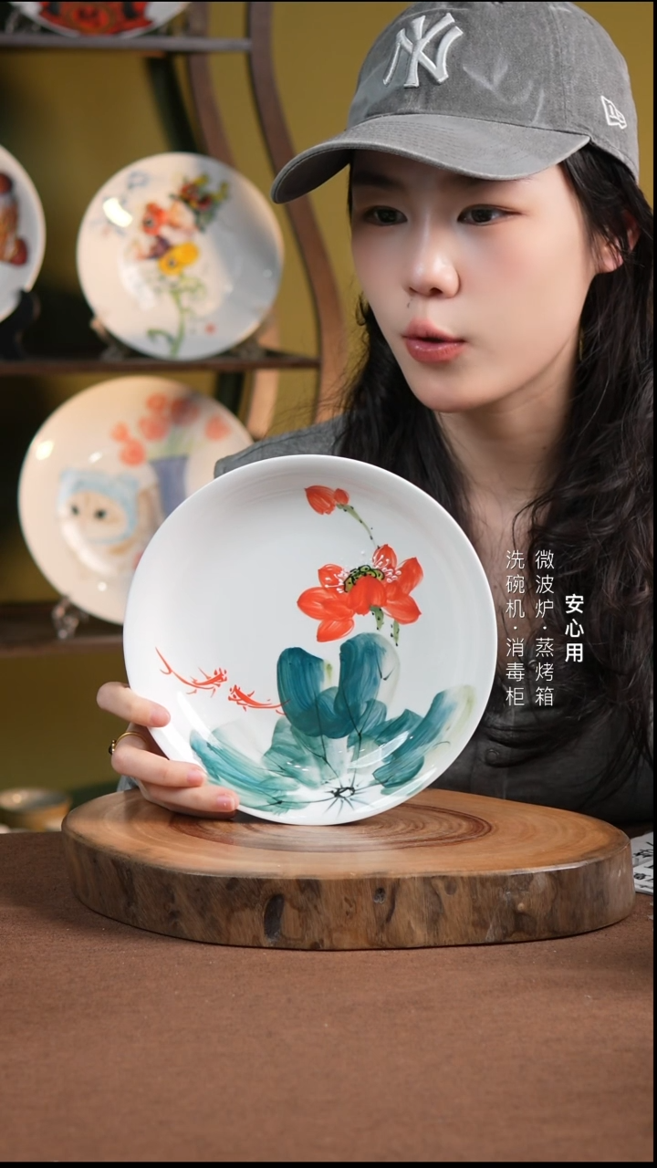 瓷景德镇高温手绘釉下彩8英寸窝盘莲莲有鱼