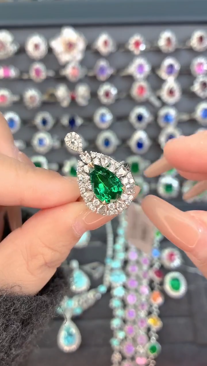 18K金镶嵌戒指+吊坠两用款祖母绿-2.3克拉