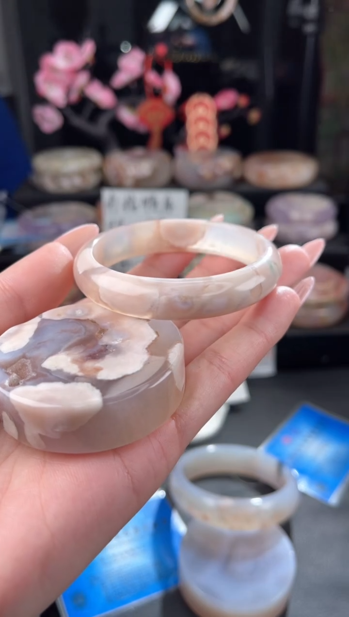 【闪购商品】石英质玉手镯未镶嵌53