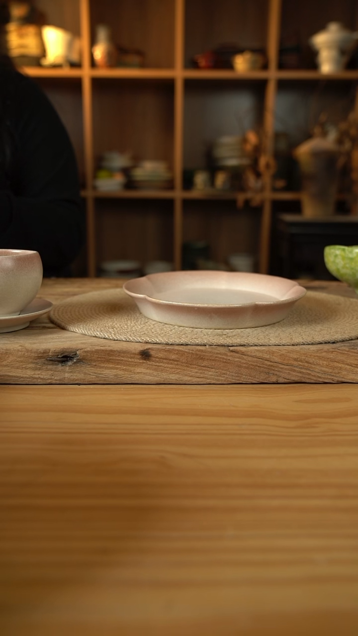 渐变樱花粉系列的8英寸花边平盘1个