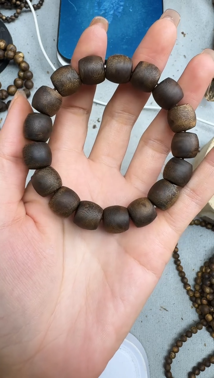 沉香手串1217张勺子鼓珠单圈多样性发一