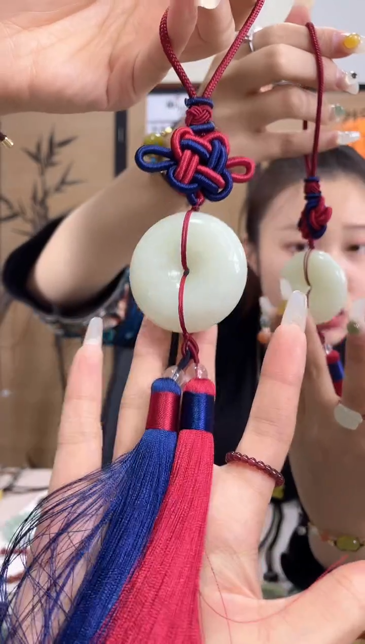 【闪购商品】岫玉车挂未镶嵌多样性发货其中发一