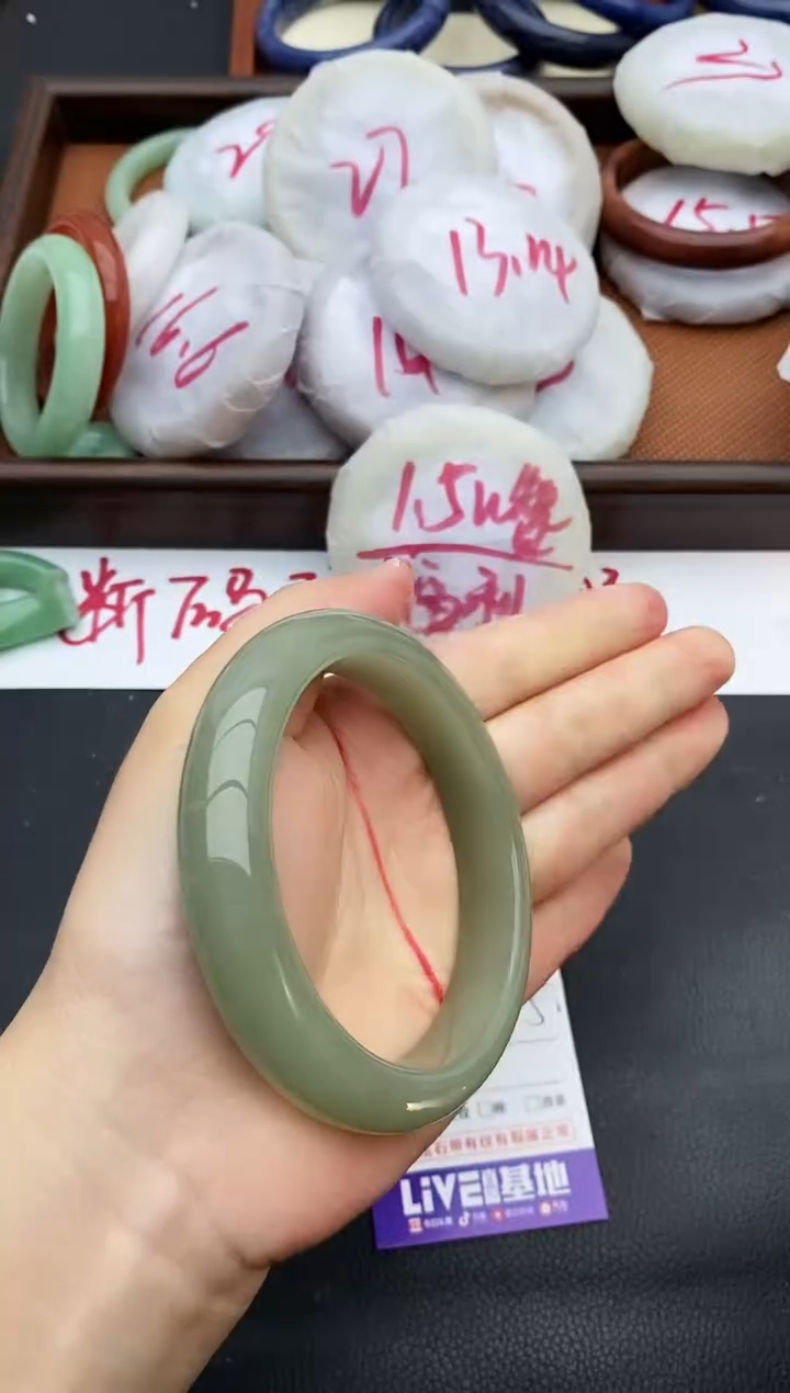 未镶嵌手镯石英质玉89+64.5