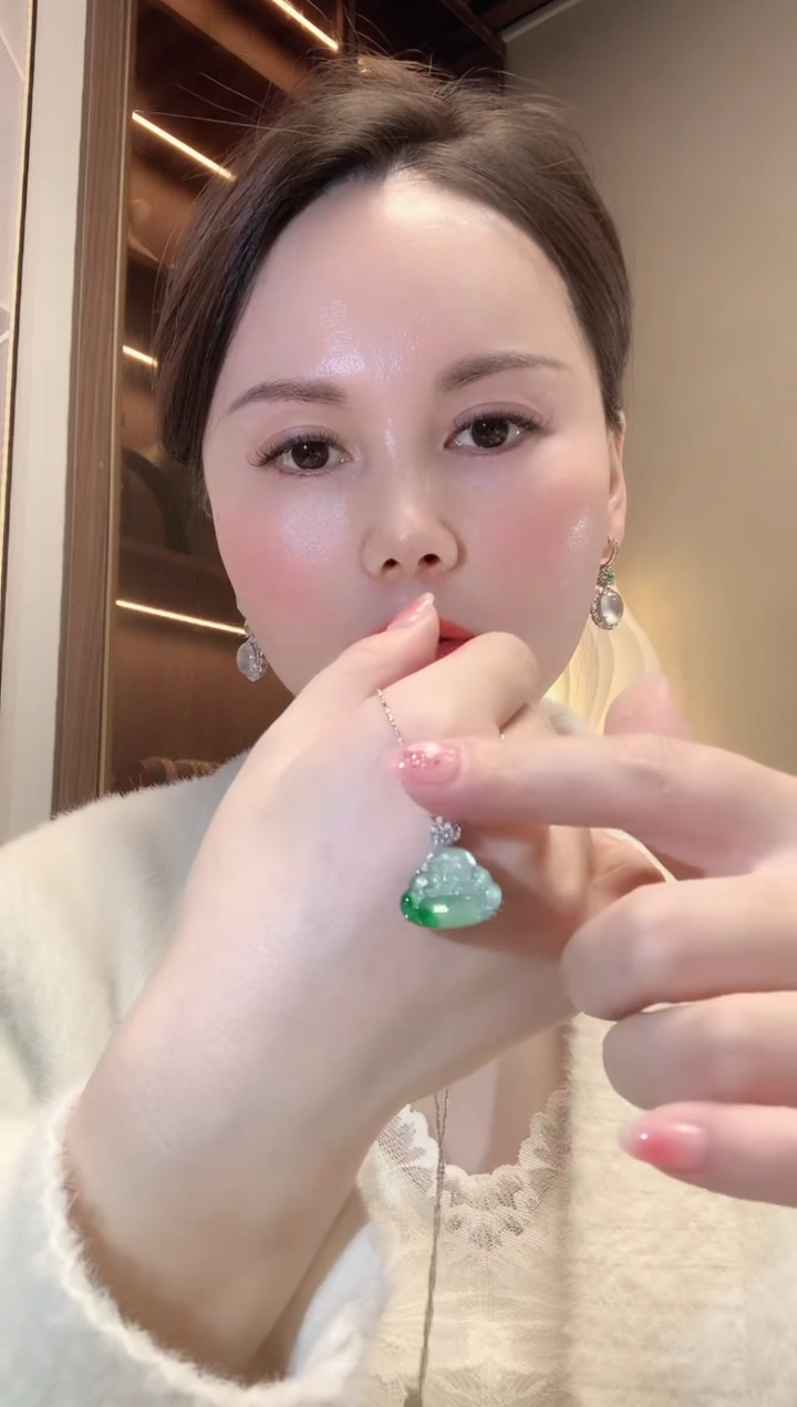 【闪购商品】翡翠吊坠(不含链)18K金镶嵌C104