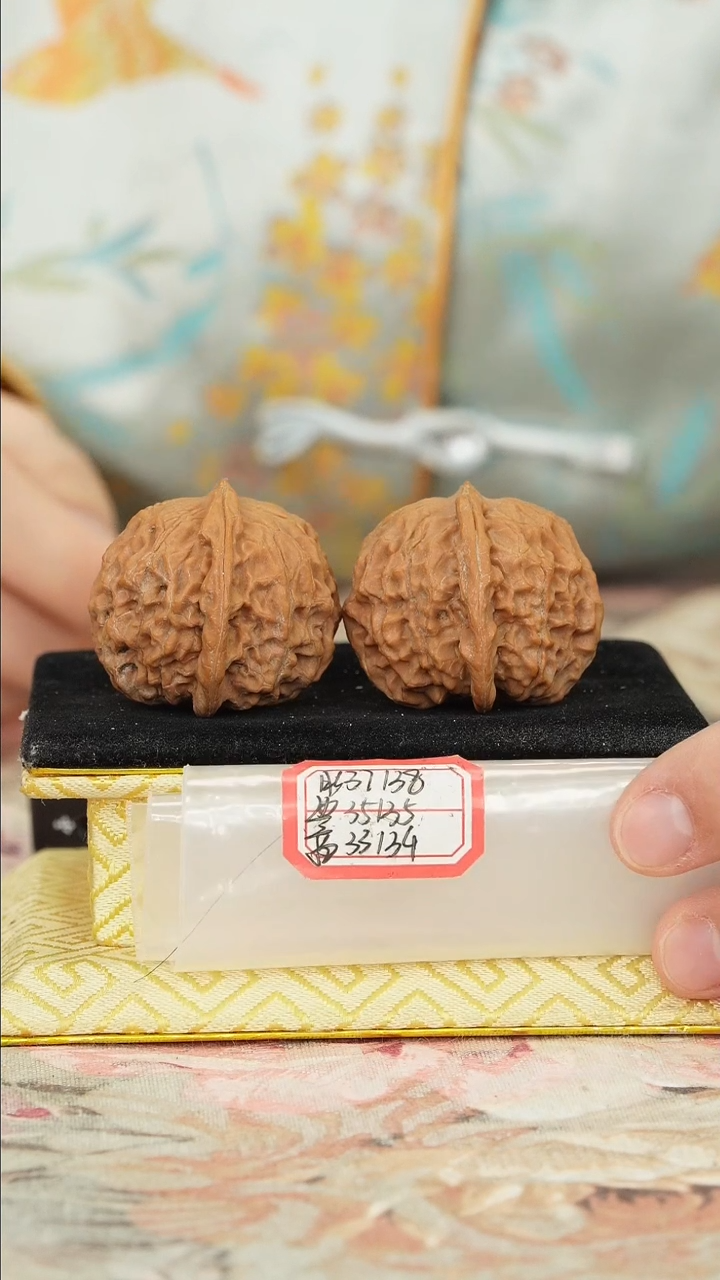 【闪购商品】文玩核桃把件非嫁接元宝