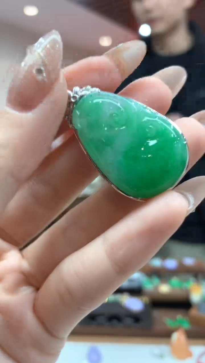 【闪购商品】翡翠吊坠(不含链)18K金镶嵌如意