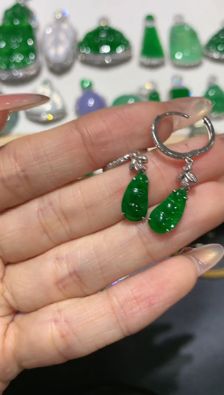 【闪购商品】翡翠吊坠(不含链)18K金镶嵌团购3